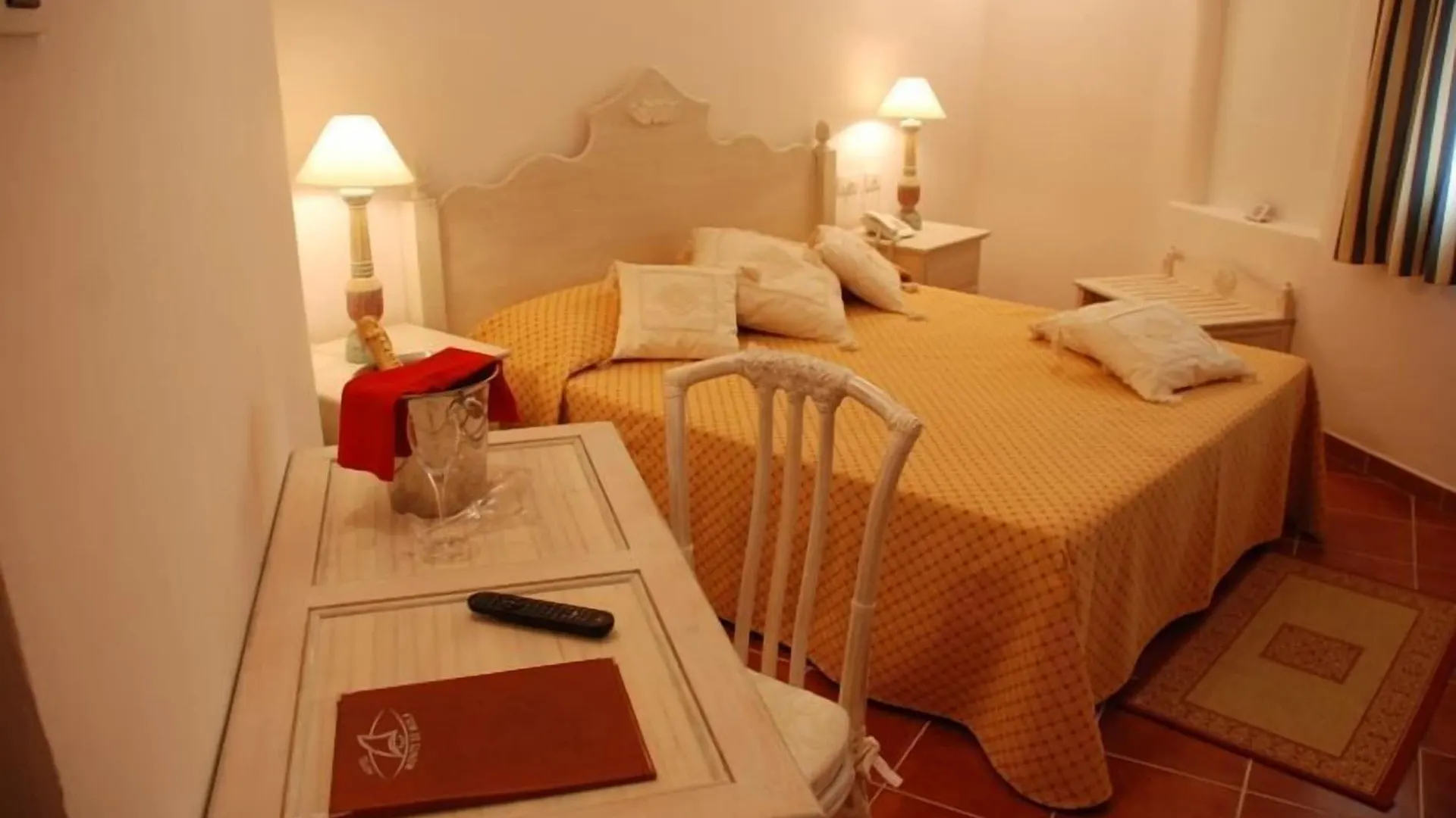 Hotel Monti Di Mola Porto Cervo 4*,
