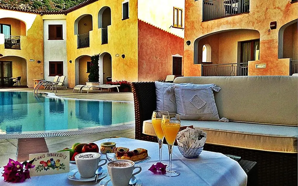 Hotel Monti Di Mola Porto Cervo 4*,