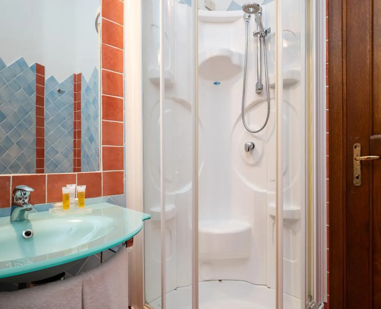 Hotel Monti Di Mola Порто-Черво