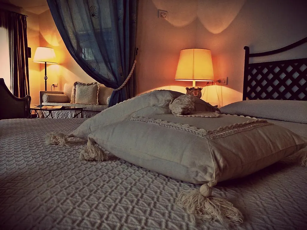Hotel Monti Di Mola Порто-Черво