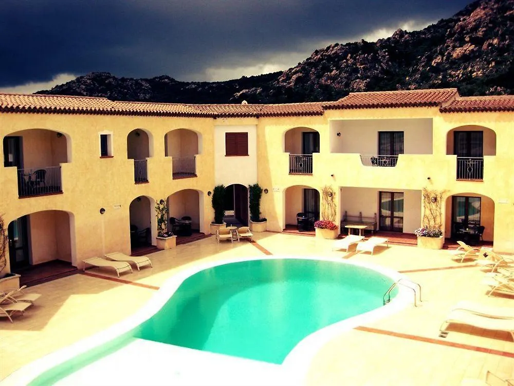 Hotel Monti Di Mola Porto Cervo 4*,