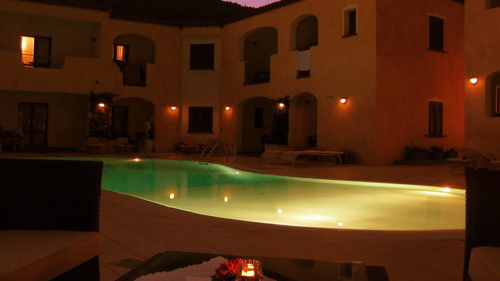 Hotel Monti Di Mola Порто-Черво